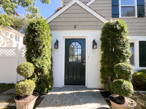 1 Arnold St, Old Greenwich, CT 06870 exterior