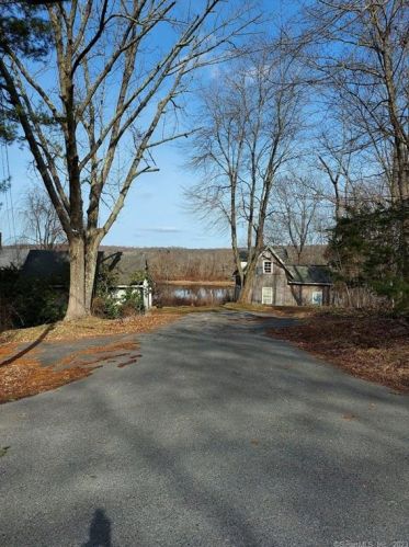 61 River Ln, Deep River, CT 06417 exterior