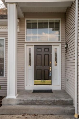 18 Vista Way, Bloomfield, CT 06002 exterior