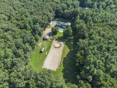 14 Breezy Point Rd, Acton, MA 01720 exterior