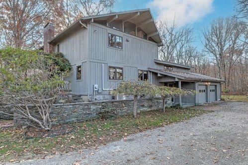 395 Shippee Rd, East-Greenwich, RI 02818 exterior