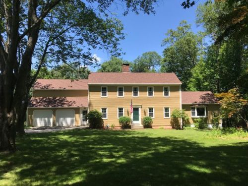 10 Hilltop Dr, Brookfield Center, CT 06804 exterior