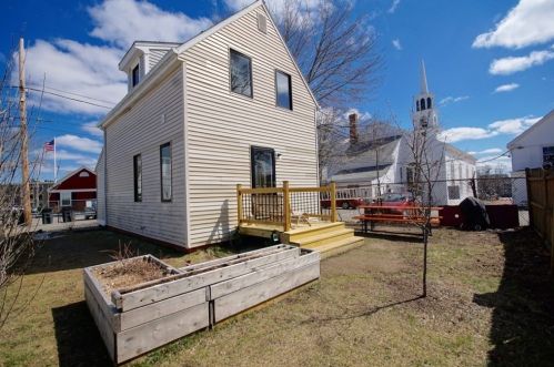 4 Longs Ct, Amesbury, MA 01913 exterior