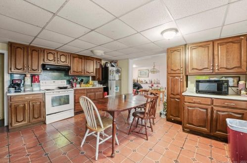 28 Spring St, Ansonia, CT 06401 exterior
