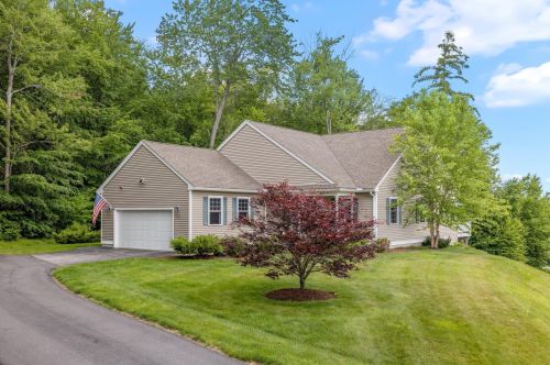 17 Lewis Ln, Concord, NH 03304 exterior