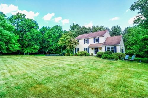 1 Red Barn Ln, Brookfield Center, CT 06804 exterior