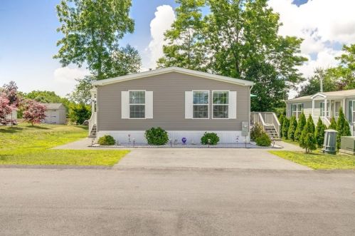 275 Cooper Ln, East-Greenwich, RI 02818 exterior