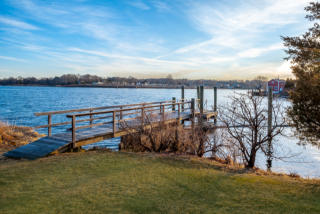 182 River Rd, Pawcatuck, CT 06379 exterior