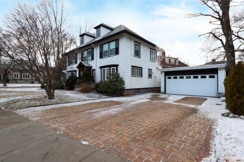 29 Furber Ln, Newton, MA 02459 exterior