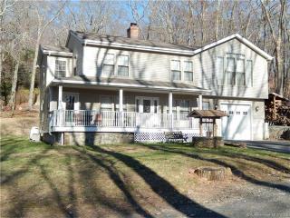 33 Cherokee Rd, Seymour, CT 06478 exterior