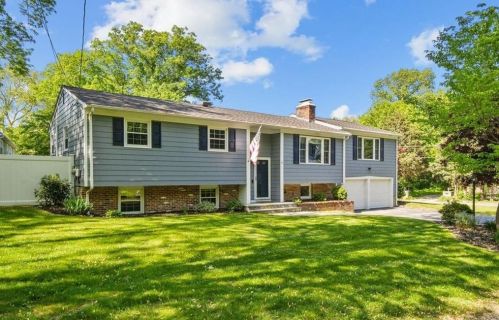 53 Rip Van Winkle Cir, Warwick, RI 02886 exterior