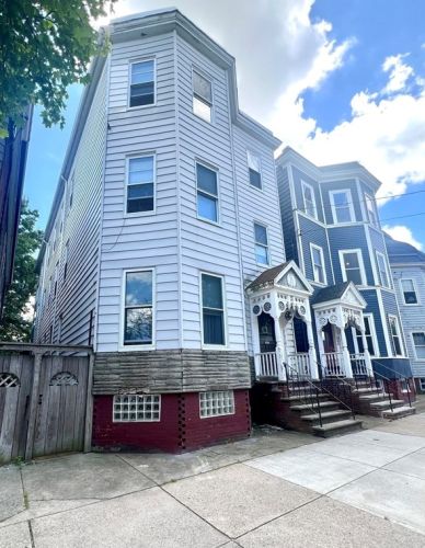 885 Broadway, Roxbury-Xing, MA 02127 exterior