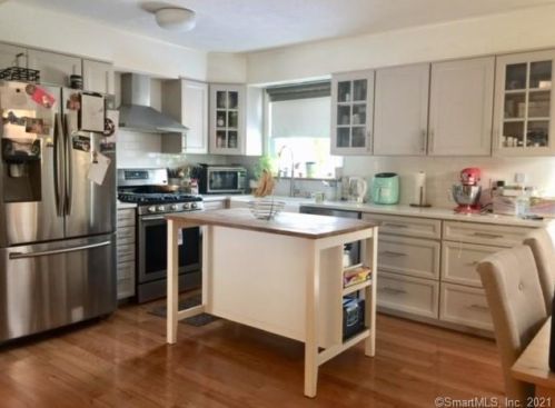 20 Casper Ave, Middletown, CT 06457 exterior
