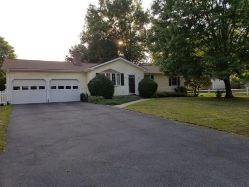 8 Robin Rd, Easthampton, MA 01027 exterior