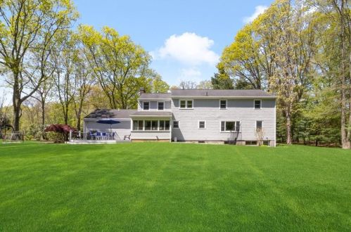 125 Crystal Dr, Warwick, RI 02818 exterior