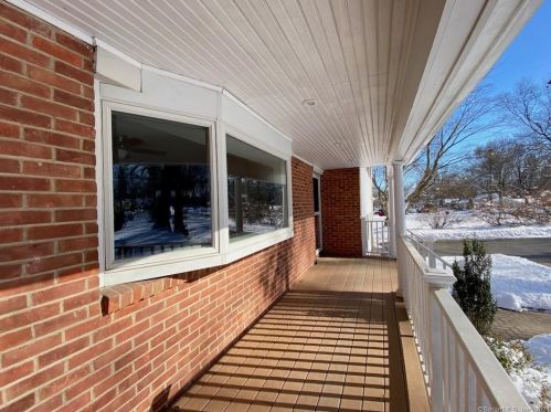 18 Midrocks Dr, Norwalk, CT 06851 exterior