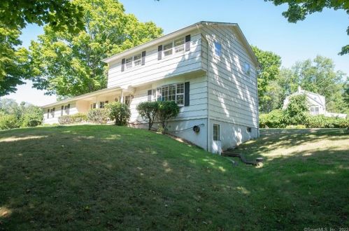 1 Delno Dr, Danbury, CT 06811 exterior