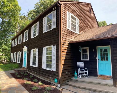 8 Heath Spur, Gales Ferry, CT 06339 exterior