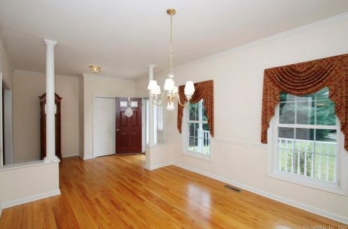 4 Eames Dr, Seymour, CT 06478 exterior