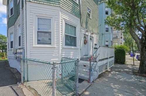 18 Daniel Ave, Providence, RI 02909 exterior