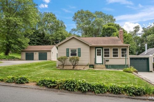 11 Cardinal Rd, Danvers, MA 01923 exterior