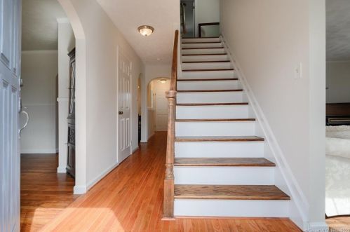 6 Cedar Rd, Danbury, CT 06811 exterior