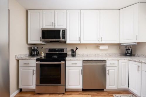 42 Mckenna Dr, Middletown, CT 06457 exterior