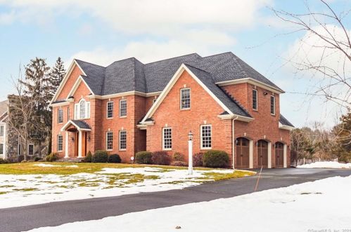 2 Country Club Dr, Farmington, CT 06032 exterior