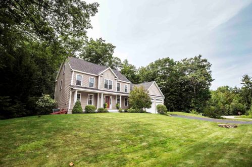 9 Carriage Hill Ln, Dover, NH 03820 exterior