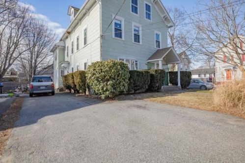 128 Grove St, Lincoln, RI 02865 exterior