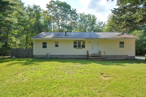 109 Davis St, Douglas, MA 01516 exterior