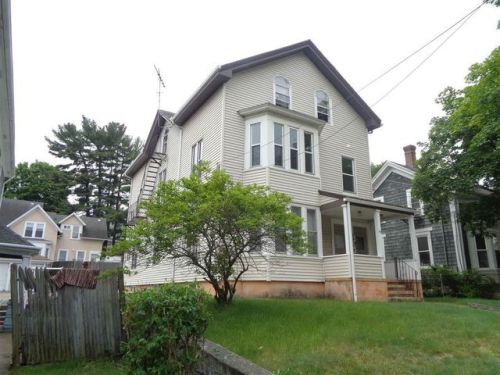 79 Hamlet Ave, Woonsocket, RI 02895 exterior