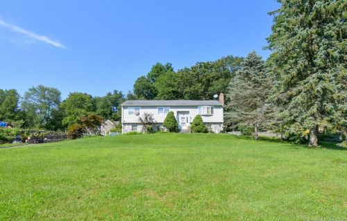 89 Big Horn Rd, Huntington, CT 06484 exterior