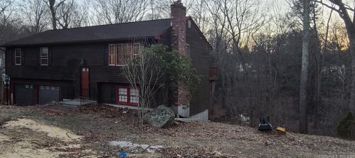 42 Stony Brook Dr, East Hampton, CT 06424 exterior