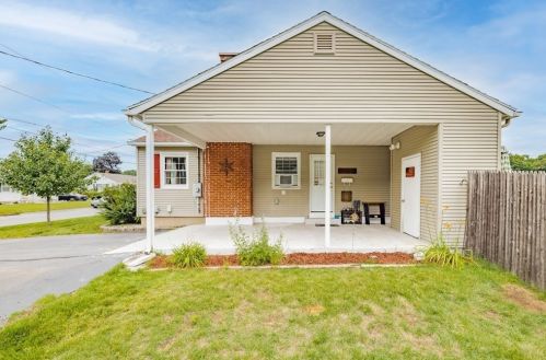 13 Oakridge St, Chicopee, MA 01020 exterior