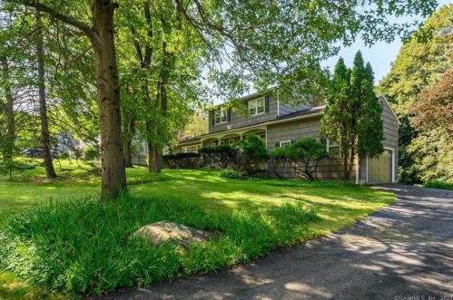 3 Fawn Rd, Bethel, CT 06801 exterior