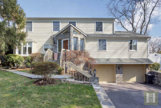 26 Annjim Dr, Greenwich, CT 06830 exterior