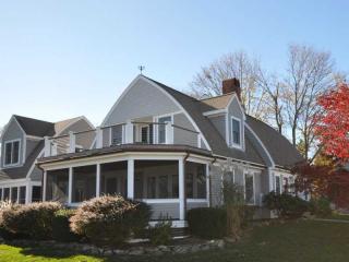 27 Brook St, Jamestown, RI 02835 exterior