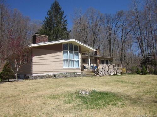 64 Schalk Rd, Exeter, CT 06249 exterior