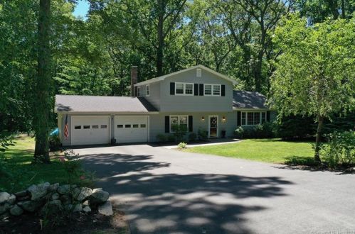 15 Nugget Hill Dr, Gales Ferry, CT 06335 exterior