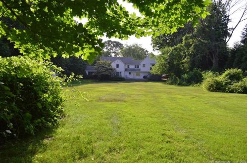 30 Shelton Rd, Bridgeport, CT 06611 exterior