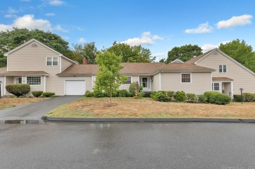 275 Eagles Lndg, Huntington, CT 06484 exterior