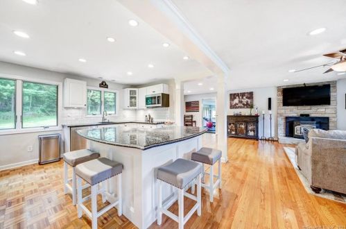 27 Legrand Rd, North-Haven, CT 06473 exterior