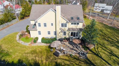 27 Huckleberry Hill Rd, Brookfield Center, CT 06804 exterior