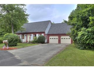 8 Glenerin Ln, Exeter, NH 03833 exterior