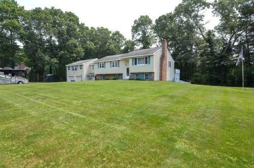 114 Ferncrest Dr, Taunton, MA 02780 exterior