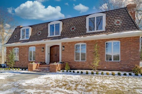 32 Mountain Brook Rd, North Haven, CT 06473 exterior