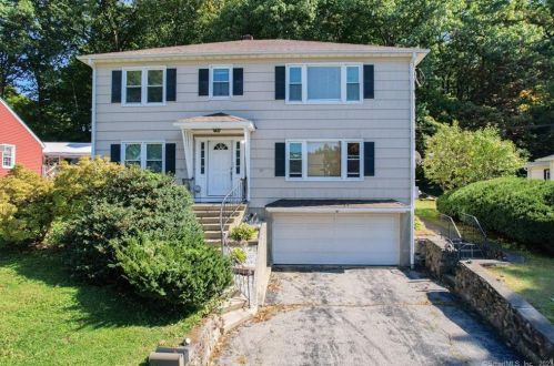 82 Middlefield Ave, Waterbury, CT 06705 exterior