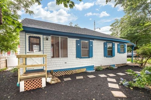 2 Cove Hill Ln, Rockport, MA 01966 exterior