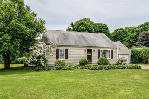 15 Hattertown Rd, Upper Stepney, CT 06468 exterior